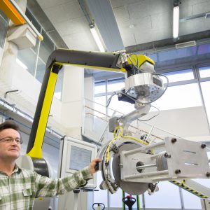 Use of cobotic system for operator assistance in effort