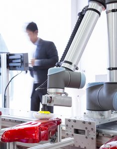 Setting up a prototype to test manufacturing tasks with a cobot