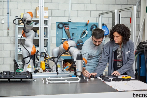 Checking the integrity and defects of parts with robots and 3D vision, ultrasonic techniques and thermogr